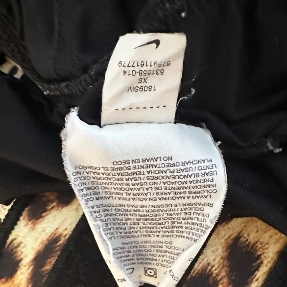 Nike Women's Dark Athletic Shorts- Preloved - Picture 7 of 7